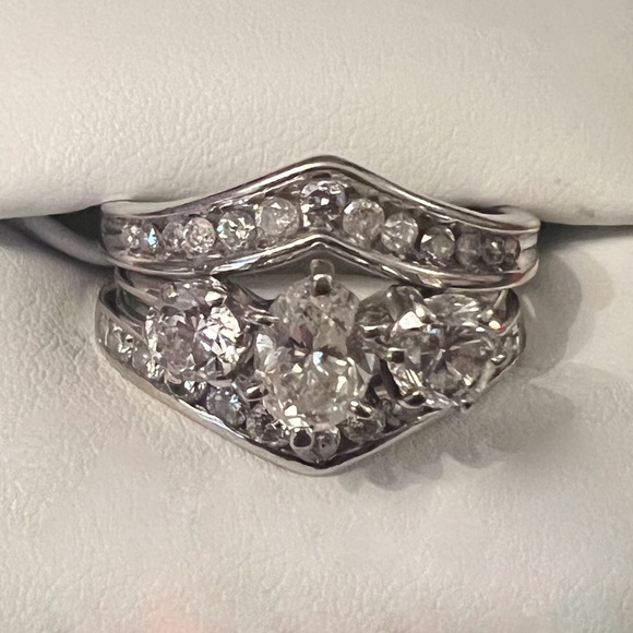 Beautiful Diamond Wedding Set - Picture 5 of 11